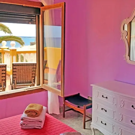 Holiday home Strandhaus Meerblick: Geräumiges Mit Terrasse El Medano (Tenerife)